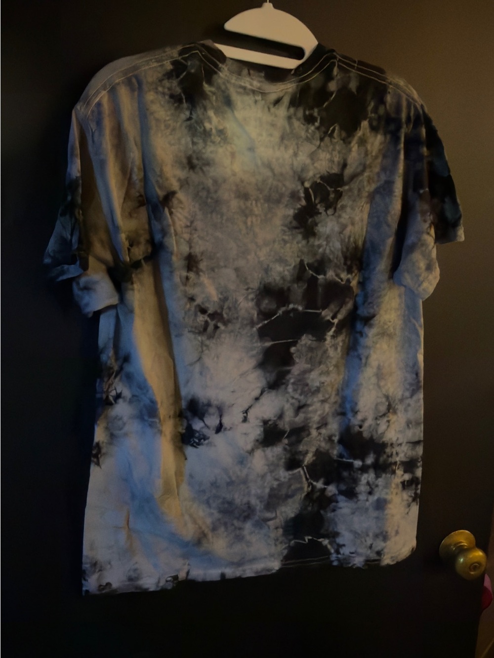 Beetlejuice- Black and Gray Tie-Dye "Never Trust The Living" Hot Topic 🌺 - Picture 3 of 4